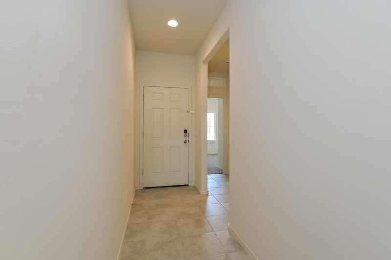 2,180/Mo, 824 W Calle Falerno Sahuarita, AZ 85629 Hallway View