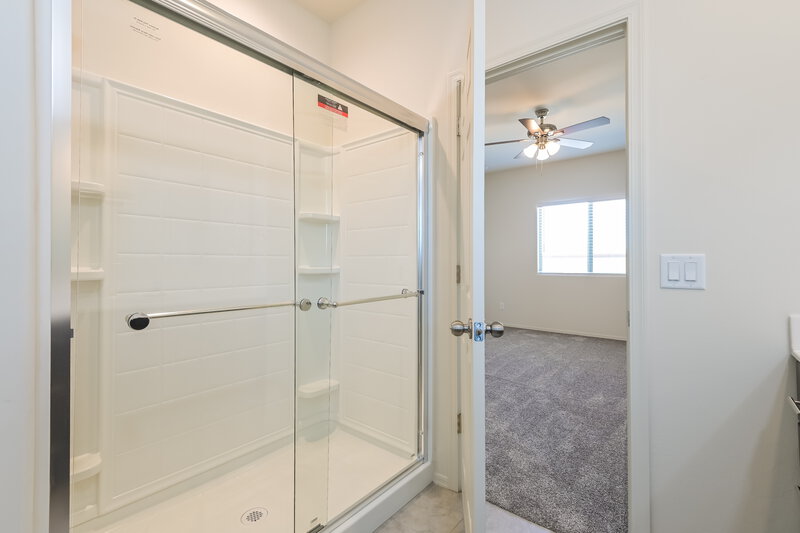 2,180/Mo, 824 W Calle Falerno Sahuarita, AZ 85629 Bathroom View