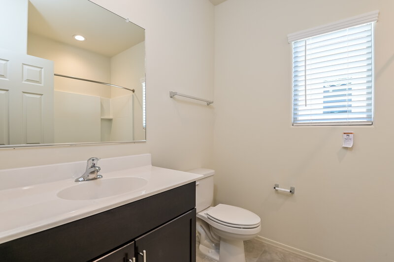 2,180/Mo, 824 W Calle Falerno Sahuarita, AZ 85629 Bathroom View 2