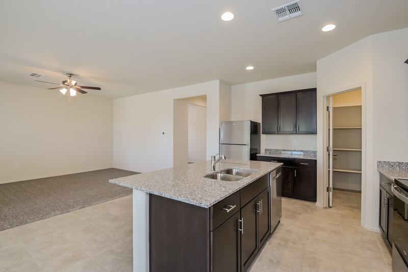 2,045/Mo, 866 W Calle Falerno Sahuarita, AZ 85629 Kitchen View