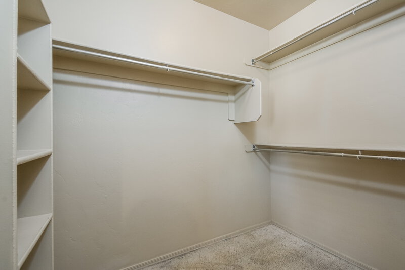 1,540/Mo, 8506 N Sayante Way Tucson, AZ 85743 walkincloset View