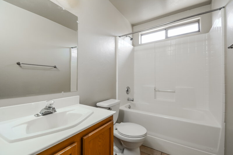 1,540/Mo, 8506 N Sayante Way Tucson, AZ 85743 bathroom View