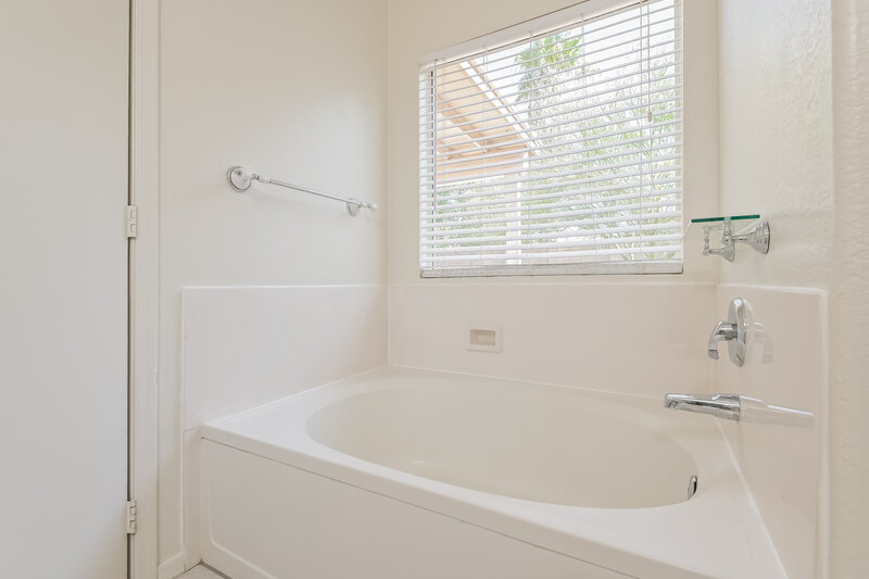 1,865/Mo, 7431 W Dream Maker Pl Tucson, AZ 85743 Main Bathroom View 2