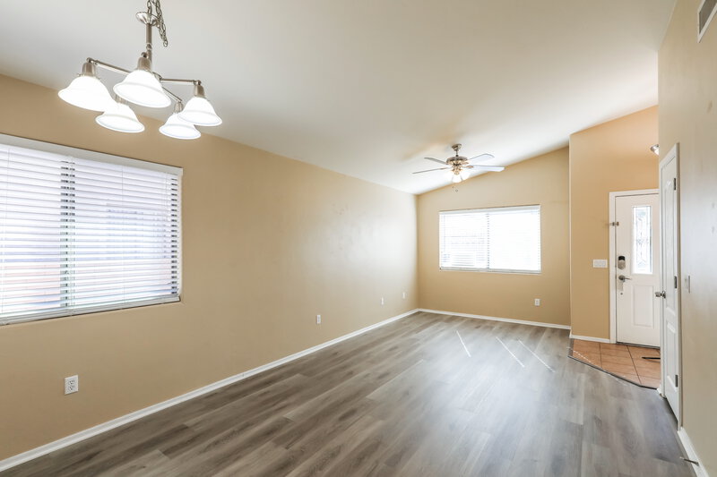 1,600/Mo, 7016 W DuPont Way Tucson, AZ 85757 Living Room View 2