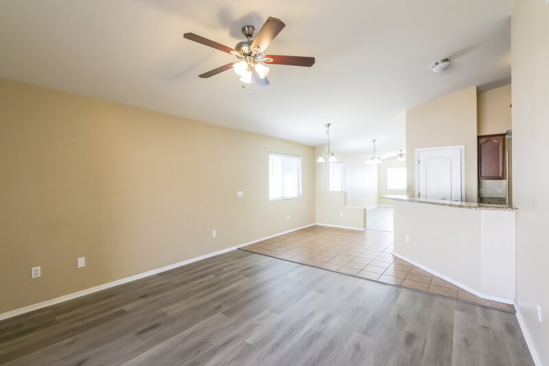 1,600/Mo, 7016 W DuPont Way Tucson, AZ 85757 Family Room View 2