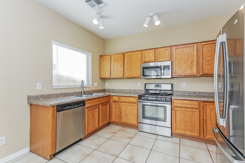 1,775/Mo, 49 W Camino Rancho Palomas Sahuarita, AZ 85629 Kitchen View 2