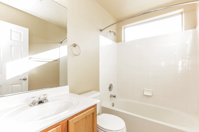 1,775/Mo, 49 W Camino Rancho Palomas Sahuarita, AZ 85629 Bathroom View 2