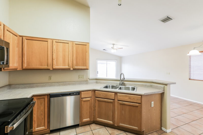 1,595/Mo, 10179 E Paseo Juan Tabo Tucson, AZ 85747 Kitchen View