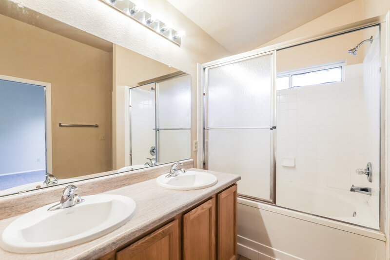 1,595/Mo, 10179 E Paseo Juan Tabo Tucson, AZ 85747 Primary Bathroom View