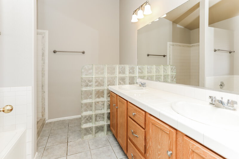 1,845/Mo, 9080 E Rainsage St Tucson, AZ 85747 Main Bathroom View