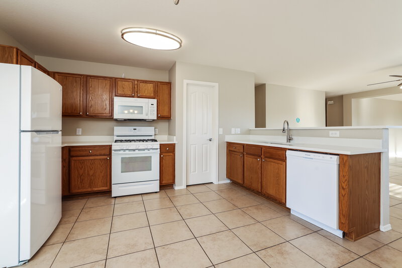 1,745/Mo, 1774 W Summer Dawn Dr Tucson, AZ 85746 Kitchen View