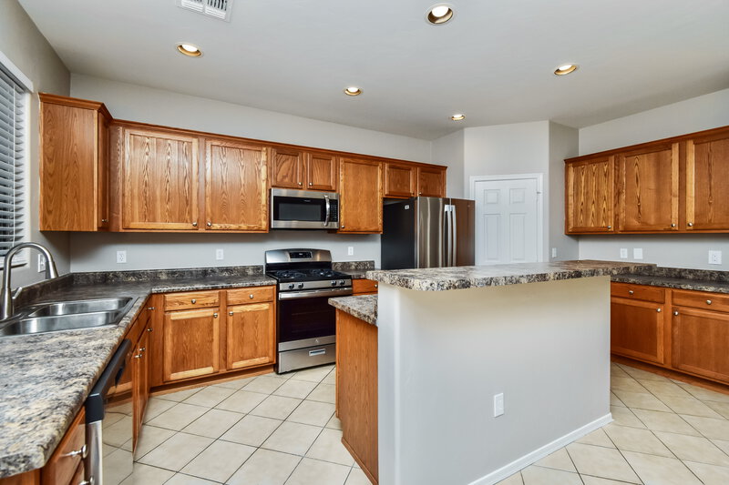 2,320/Mo, 6999 S Camino Secreto Tucson, AZ 85746 Kitchen View 2