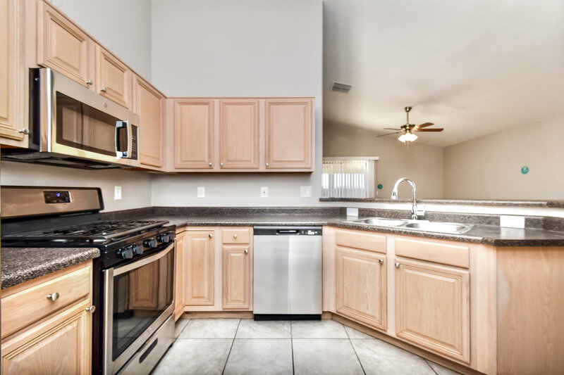 1,725/Mo, 6375 W Velvet Senna Dr Tucson, AZ 85757 Kitchen View 2