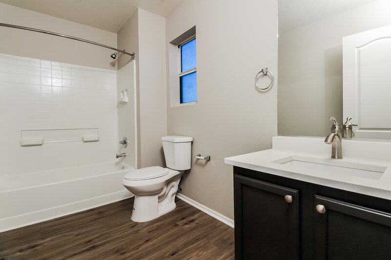 1,700/Mo, 1132 W Calle del Libro Dorado Sahuarita, AZ 85629 Bathroom View