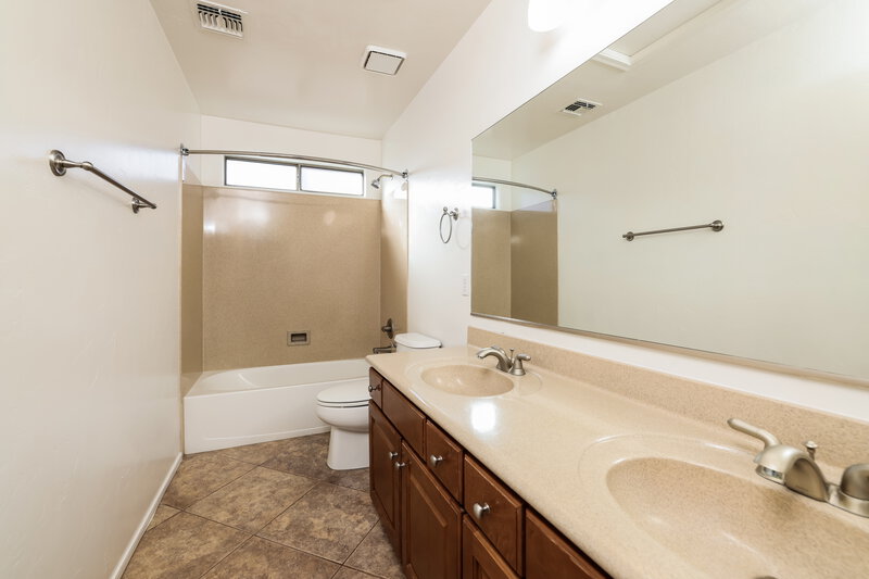 2,290/Mo, 12677 E Nona Ln Vail, AZ 85641 Bathroom View