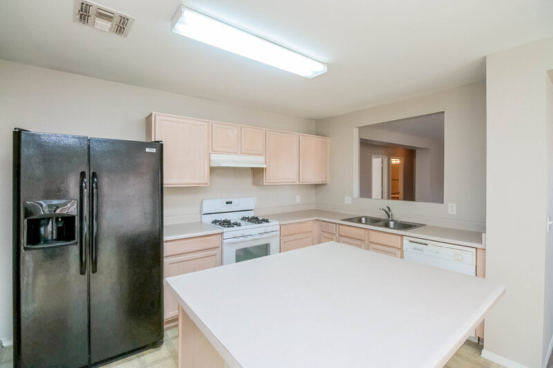 2,500/Mo, 8138 S Sunny Sky Pl Tucson, AZ 85747 Kitchen View