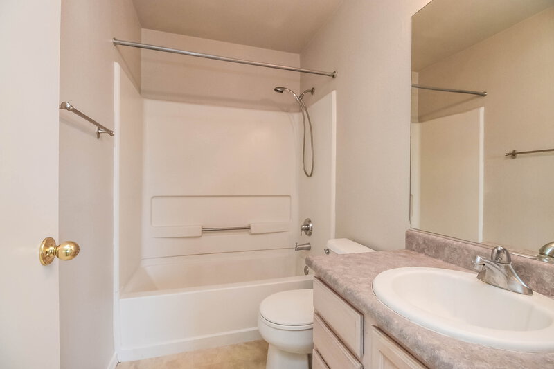 2,500/Mo, 8138 S Sunny Sky Pl Tucson, AZ 85747 Master Bathroom View