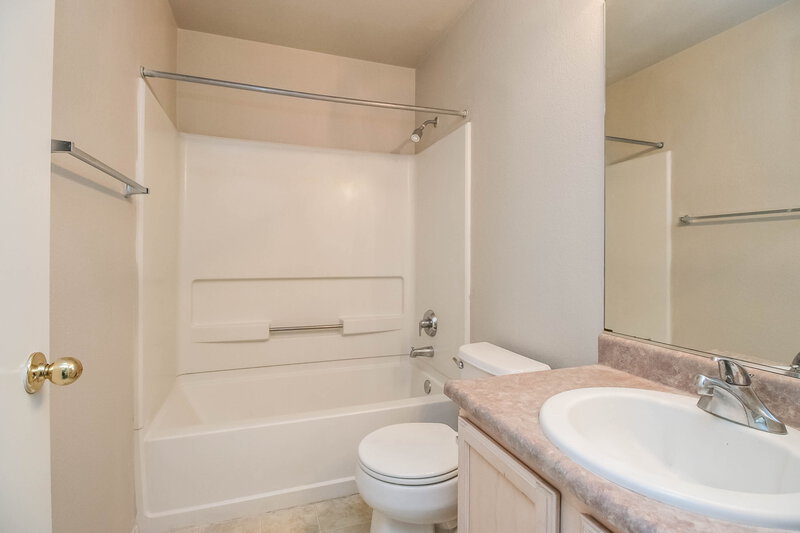 2,500/Mo, 8138 S Sunny Sky Pl Tucson, AZ 85747 Bathroom View