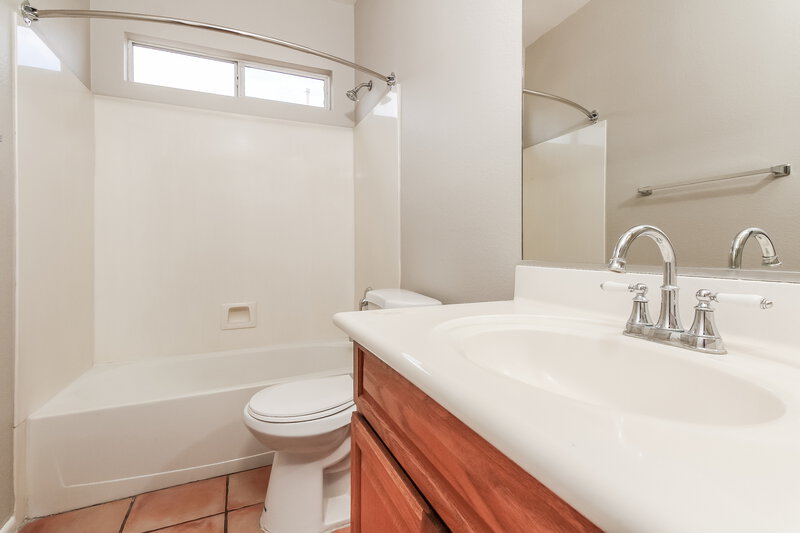 1,790/Mo, 7299 W Clear Canyon Dr Tucson, AZ 85743 Main Bathroom View