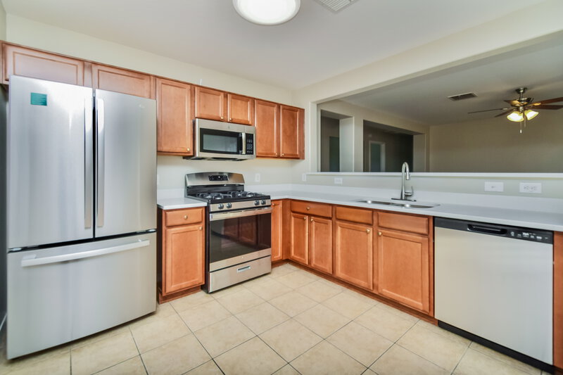 1,780/Mo, 1084 W Calle del Libro Dorado Sahuarita, AZ 85629 Kitchen View 2