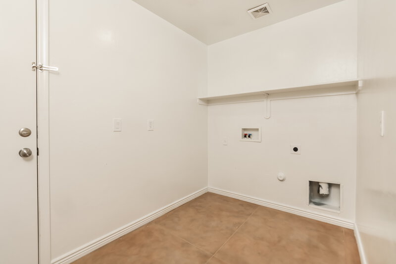 2,115/Mo, 6893 S Cottontail Run Ave Tucson, AZ 85756 Laundry Room View