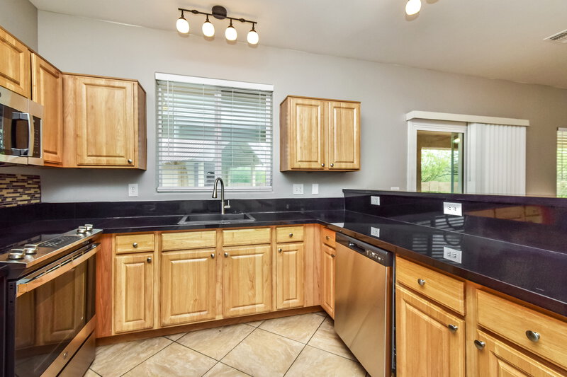 1,800/Mo, 5791 E Camino de Ayuda Tucson, AZ 85756 Kitchen View 2