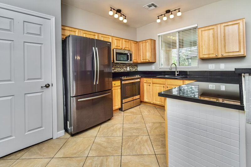 1,800/Mo, 5791 E Camino de Ayuda Tucson, AZ 85756 Kitchen View 3