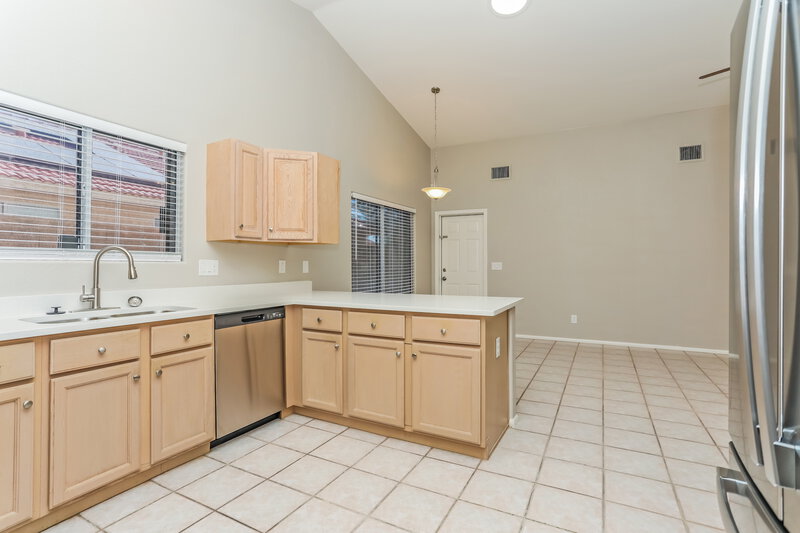 2,225/Mo, 9183 E Elderberry St Tucson, AZ 85747 Kitchen View