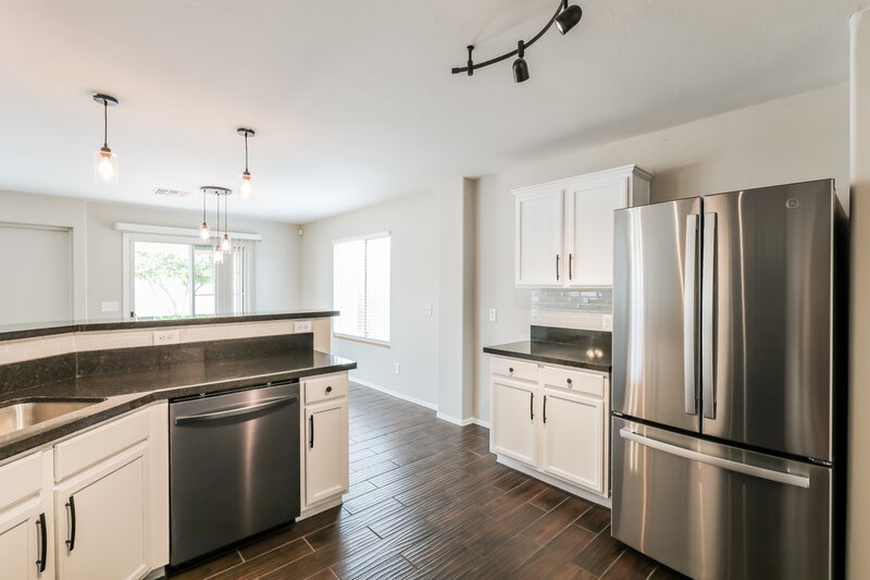 1,730/Mo, 6907 S Goshawk Dr Tucson, AZ 85756 Kitchen View 3