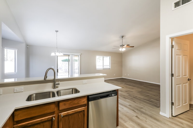 1,575/Mo, 3295 S Rainburst Pl Tucson, AZ 85713 Kitchen View 3