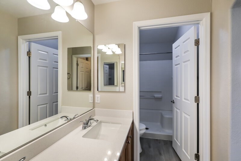 1,575/Mo, 3295 S Rainburst Pl Tucson, AZ 85713 Main Bathroom View 2