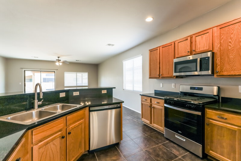 1,825/Mo, 7258 S Millers Tale Dr Tucson, AZ 85756 Kitchen View