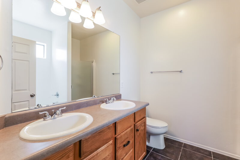 1,825/Mo, 7258 S Millers Tale Dr Tucson, AZ 85756 Main Bathroom View