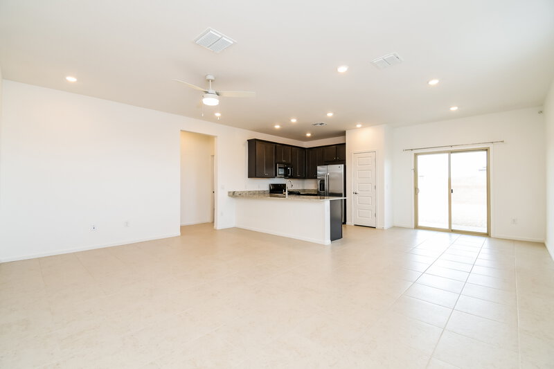 2,035/Mo, 10410 W Beaman Ln Marana, AZ 85653 Living Room View 2