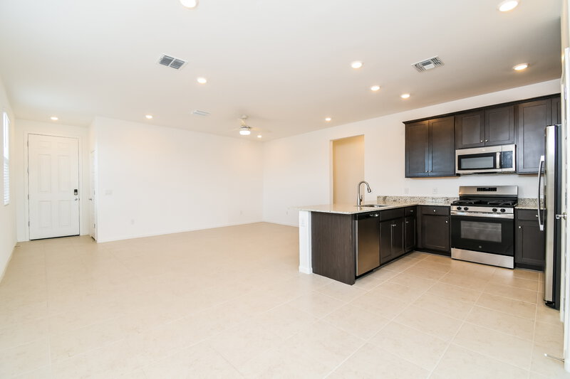 2,035/Mo, 10410 W Beaman Ln Marana, AZ 85653 Dining Room View 2