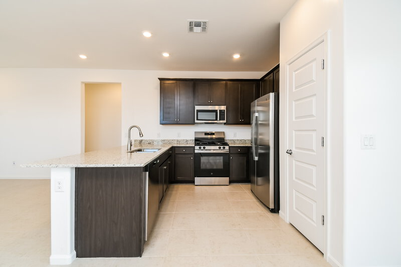 2,035/Mo, 10410 W Beaman Ln Marana, AZ 85653 Kitchen View