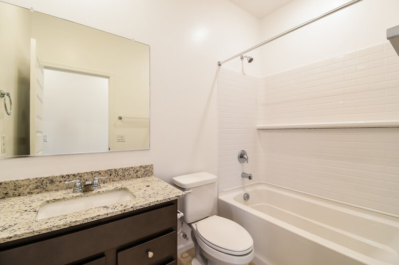 2,035/Mo, 10410 W Beaman Ln Marana, AZ 85653 Bathroom View
