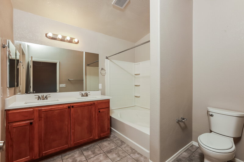 1,730/Mo, 6265 W Velvet Senna Dr Tucson, AZ 85757 Main Bathroom View