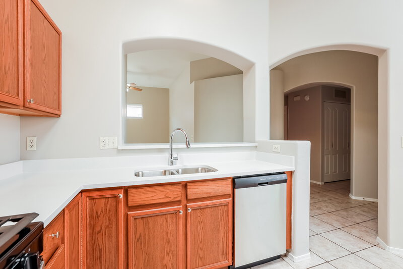 1,725/Mo, 2535 N Avenida Tabica Green Valley, AZ 85614 Kitchen View 2