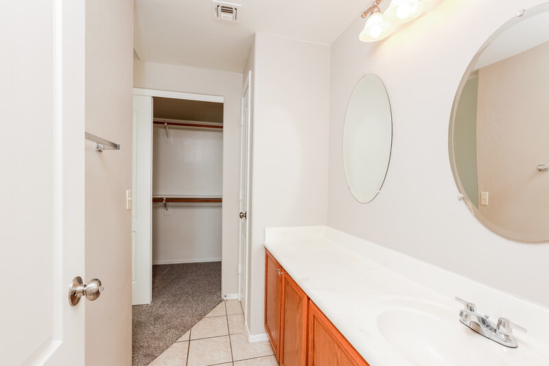1,725/Mo, 2535 N Avenida Tabica Green Valley, AZ 85614 Main Bathroom View
