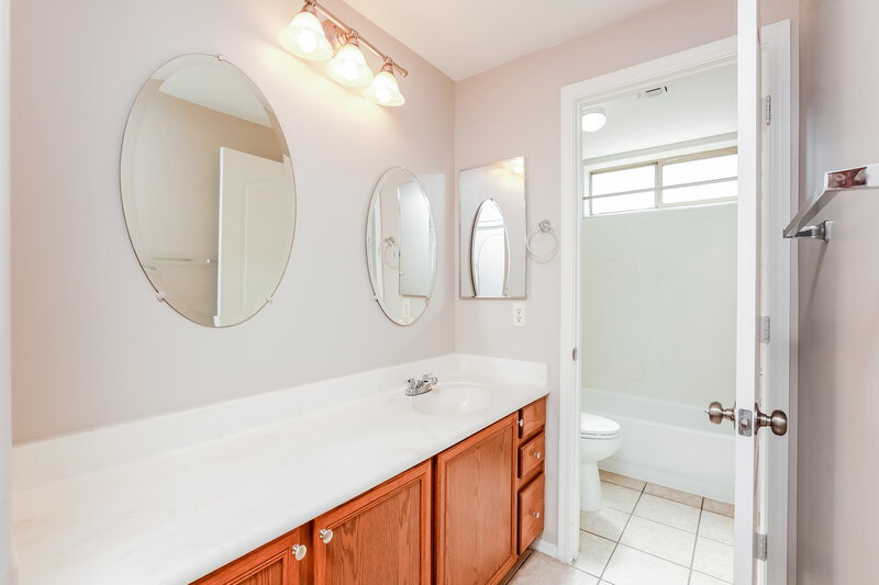 1,725/Mo, 2535 N Avenida Tabica Green Valley, AZ 85614 Main Bathroom View 2