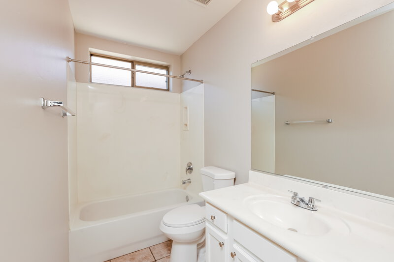 1,725/Mo, 2535 N Avenida Tabica Green Valley, AZ 85614 Bathroom View