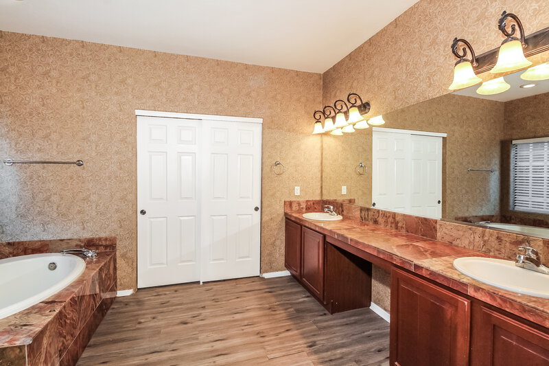 2,865/Mo, 8416 N Sand Flower Rd Tucson, AZ 85743 Main Bathroom View