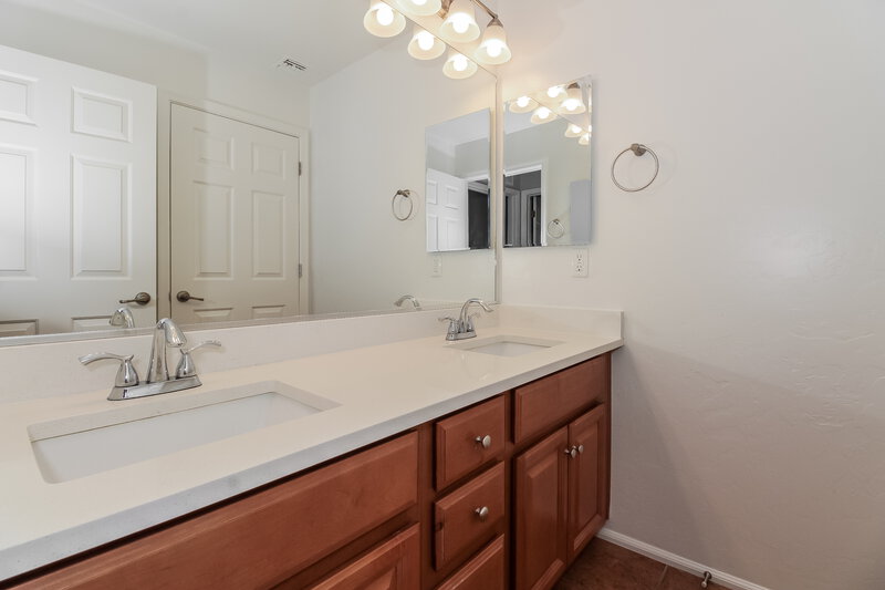 2,315/Mo, 7085 W Festival Way Tucson, AZ 85757 Bathroom View