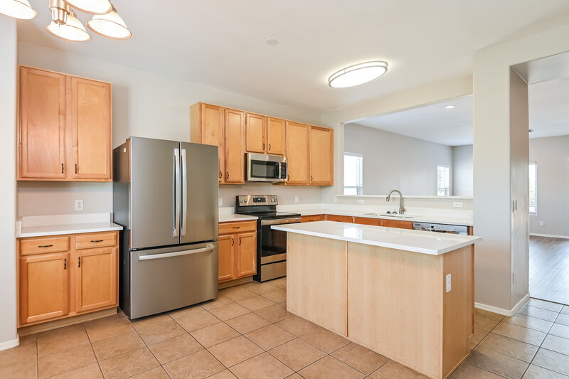 2,110/Mo, 6871 S Martlet Dr Tucson, AZ 85756 Kitchen View 2