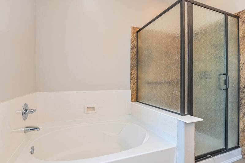 2,110/Mo, 6871 S Martlet Dr Tucson, AZ 85756 Main Bathroom View 2
