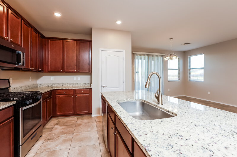 1,675/Mo, 6269 S Reed Bunting Dr Tucson, AZ 85757 Kitchen View 2