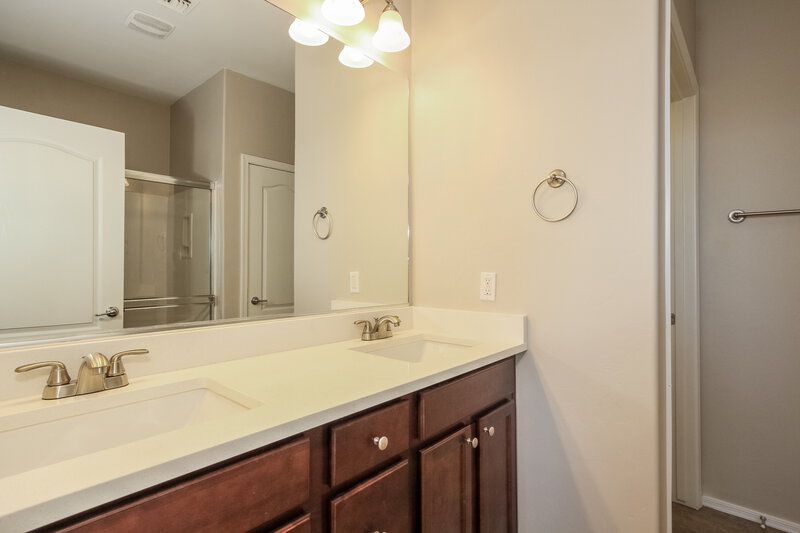 1,990/Mo, 6269 S Reed Bunting Dr Tucson, AZ 85757 Main Bathroom View
