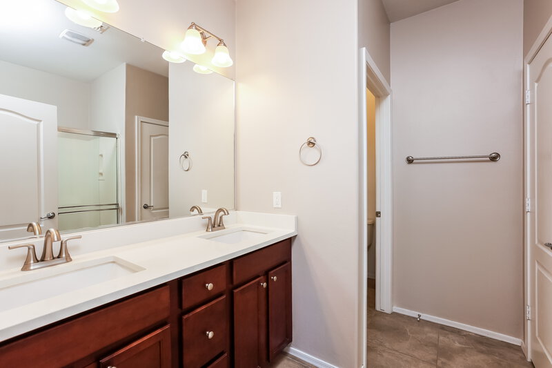 1,675/Mo, 6269 S Reed Bunting Dr Tucson, AZ 85757 Main Bathroom View