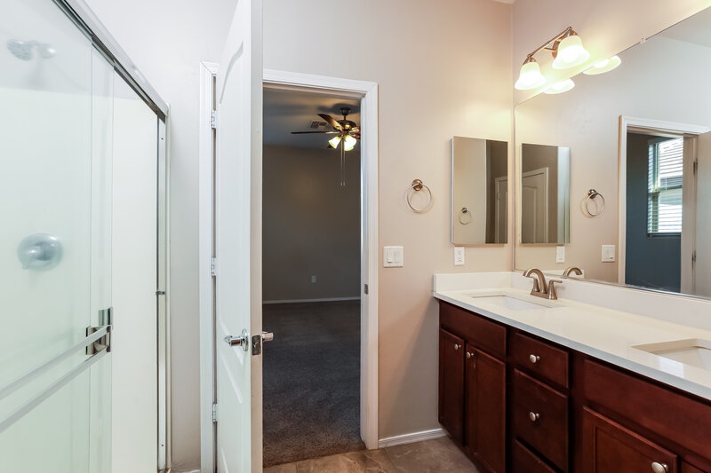 1,675/Mo, 6269 S Reed Bunting Dr Tucson, AZ 85757 Main Bathroom View 2